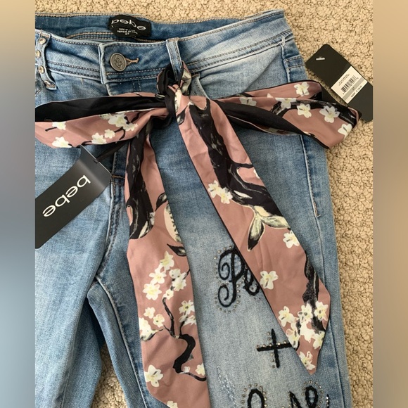 🆕 Bebe Peace + Love blue ribbon destroy denim skinny straight leg jeans - Picture 4 of 4